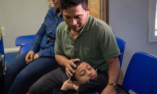 Una juez de EEUU ordena reunificar a las familias de migrantes separadas